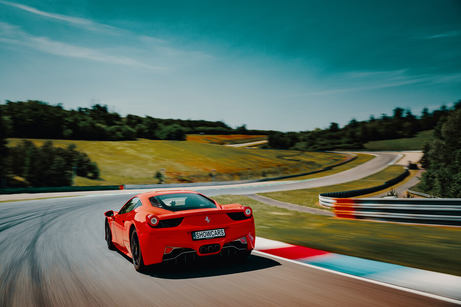 Jízda ve Ferrari 458 Italia na polygonu Brno - 2 kola