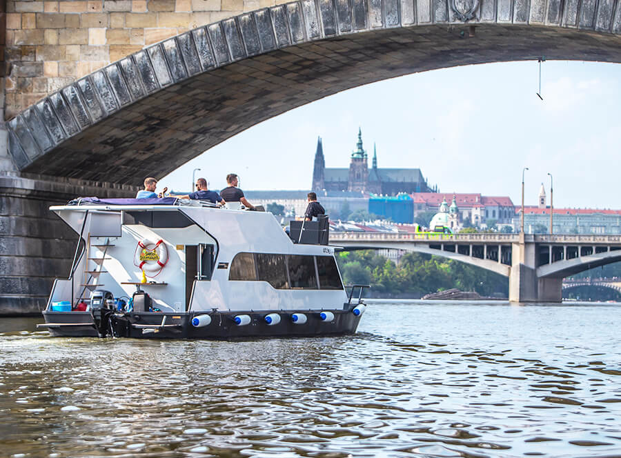 Pánská jízda - plavba po Vltavě