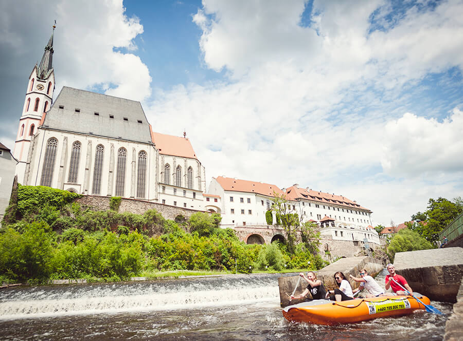 Výlet na raftu na řece Vltavě v Českém Krumlově