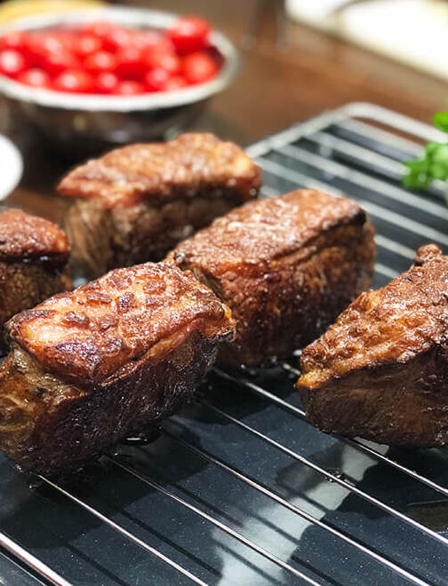 Kurzy vaření steaků nebo burgerů v Ola Kala