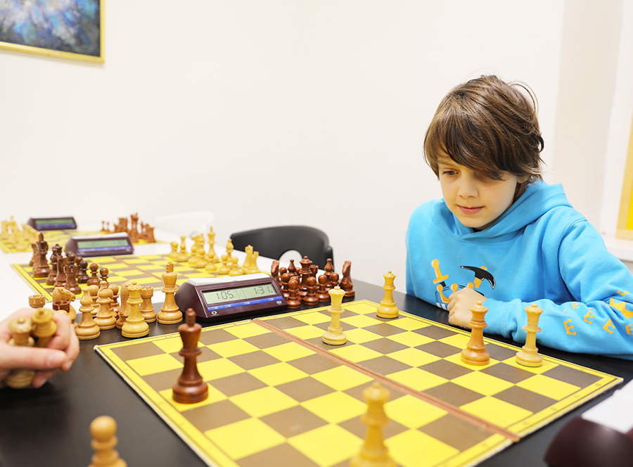 Zahrajte si šachy s juniorským mistrem ČR