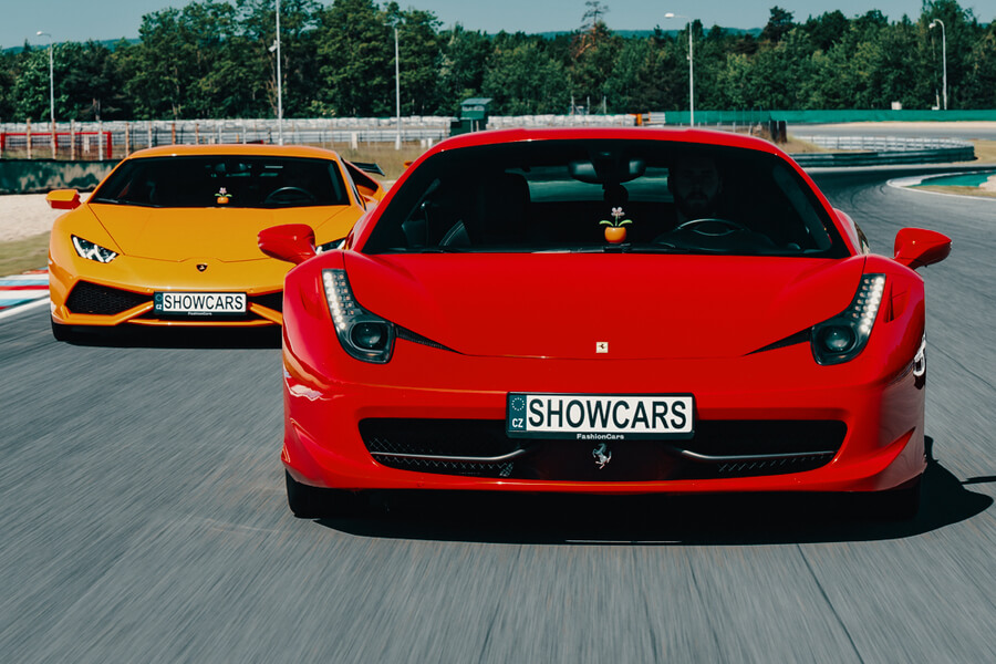 Lamborghini Huracán LP610-4 vs. Ferrari 458 Italia