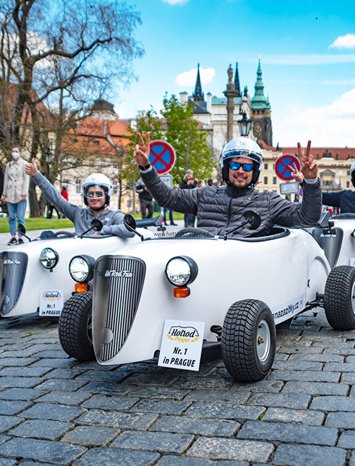 Projížďka Prahou v mini Hot Rod