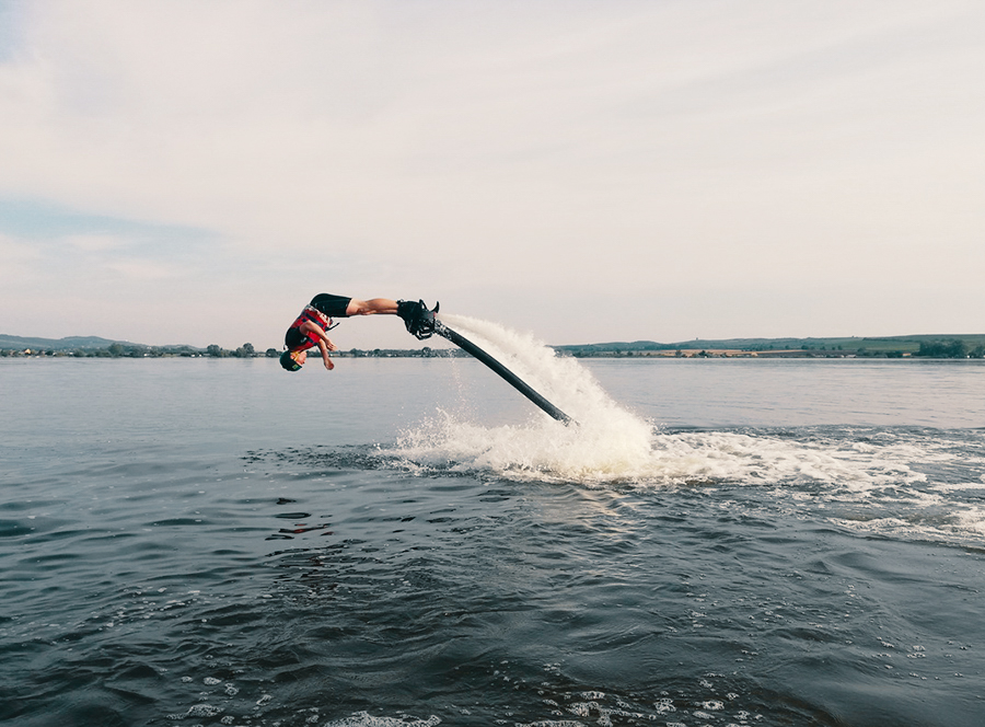 Flyboarding na Hostivařské přehradě