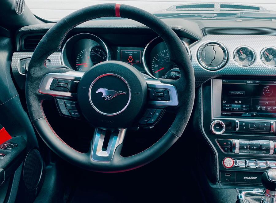Lamborghini Gallardo 570-4 vs. Ford Mustang SHELBY
