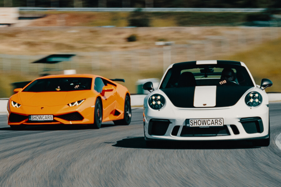 Lamborghini Huracán vs. Porsche 911 Carrera T kit GT3