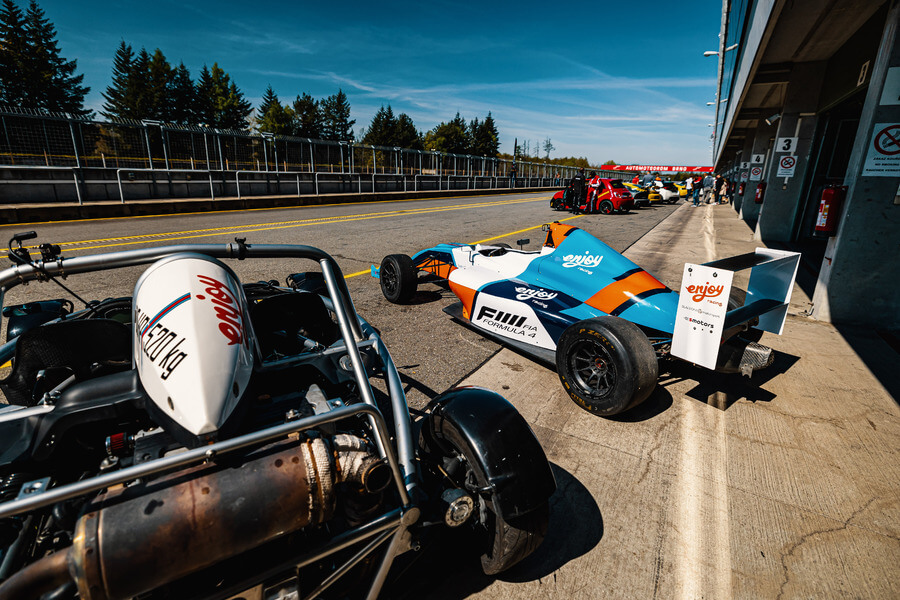 Jízda ve vozidle Formula F4 a Ariel Atom