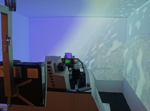 Simulovaný let se stíhačkou F16 