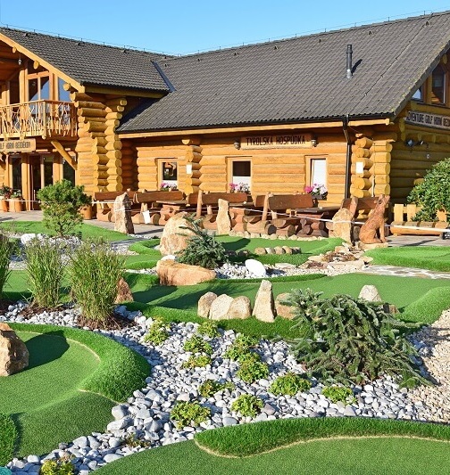 Adventure golf s obědem v Tyrolské hospůdce