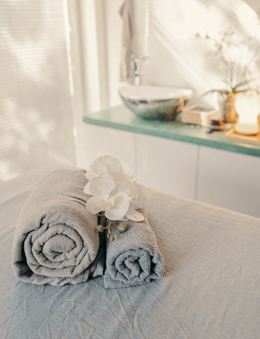 Čtyřruká masáž lávovými kameny