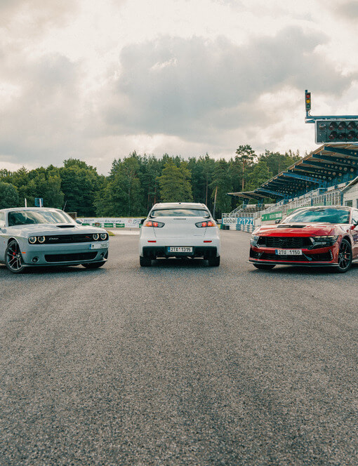 Jízda ve sporťácích na Autodromu Sosnová