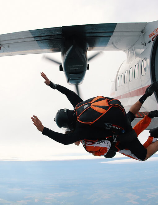 Tandemový seskok ve Vyškově ze 2700m
