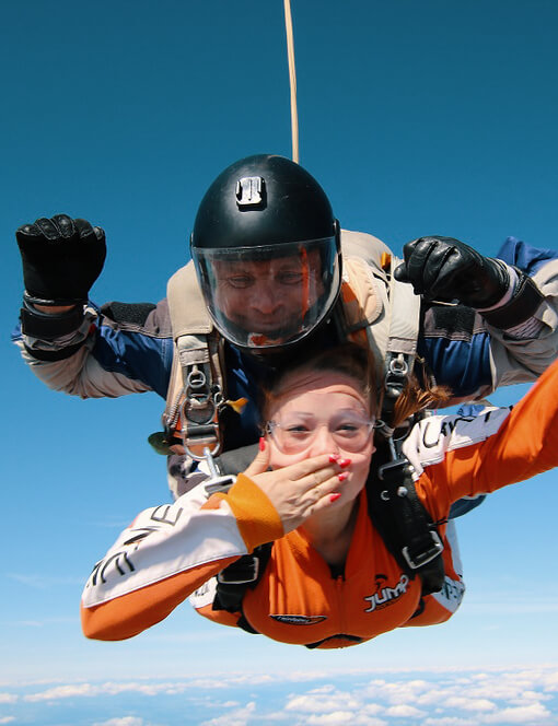 Tandemový seskok ve Vyškově ze 4000m