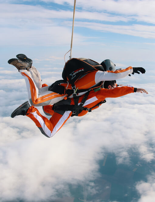 Tandemový seskok padákem v Příbrami ze 4200m