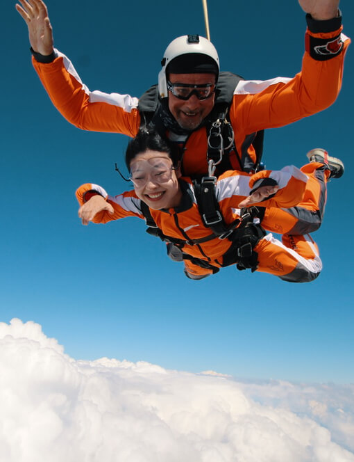 Tandemový seskok padákem v Příbrami ze 4200m