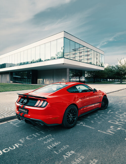 Jízda ve Fordu Mustang Coyote V8 ve Stéblové