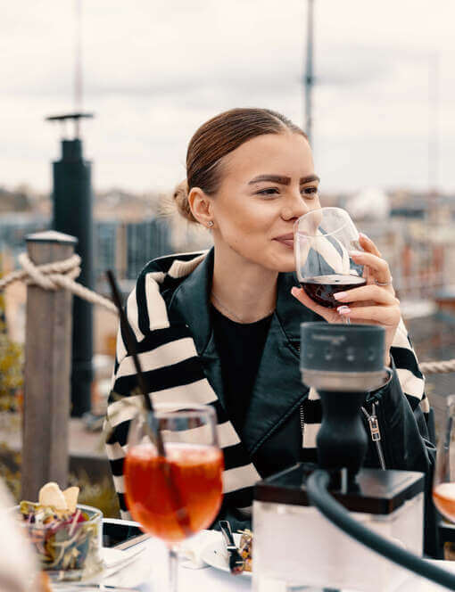 Aperitivo v Pytloun Sky Bar & Restaurant Prague s výhledem na Prahu
