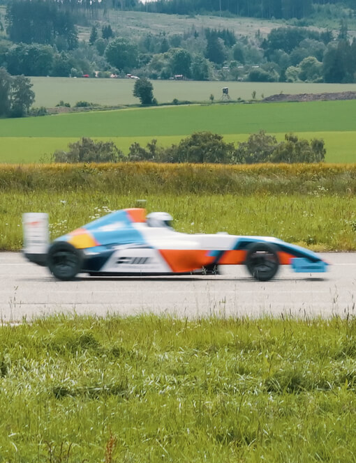 Jízda ve formuli F4 