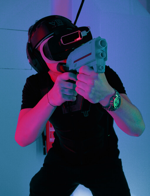 VR paintballová hra pro skupinu přátel