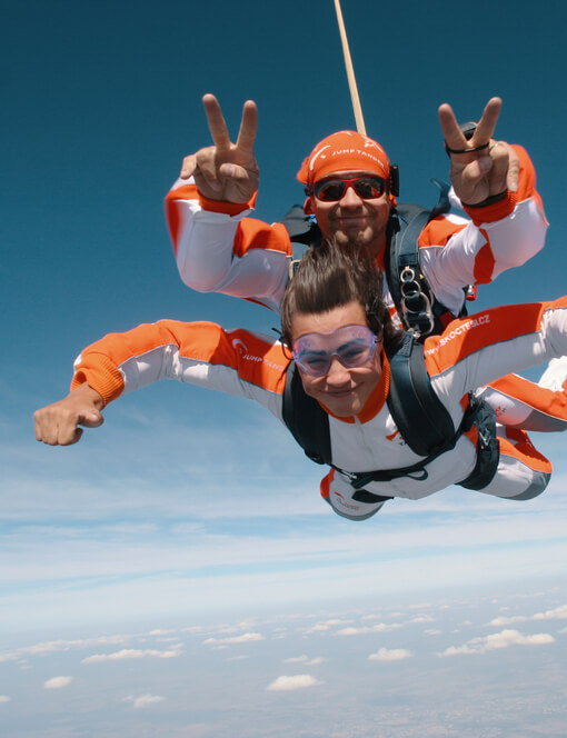 Tandemový seskok v Prostějově ze 3000 m