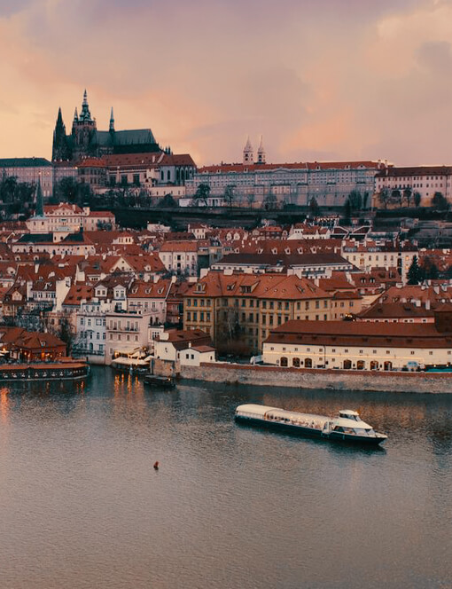 Večeře na prosklené lodi s živou hudbou