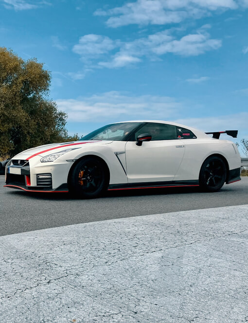 Jízda na polygonu s rally taxi a virtuální realitou