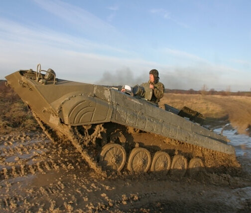 Řidičem obrněného transportéru