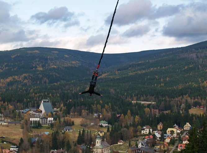 bungee jumping z tv věže v harrachově allegria firma na bungee jumping z tv věže v harrachově allegria firma na
