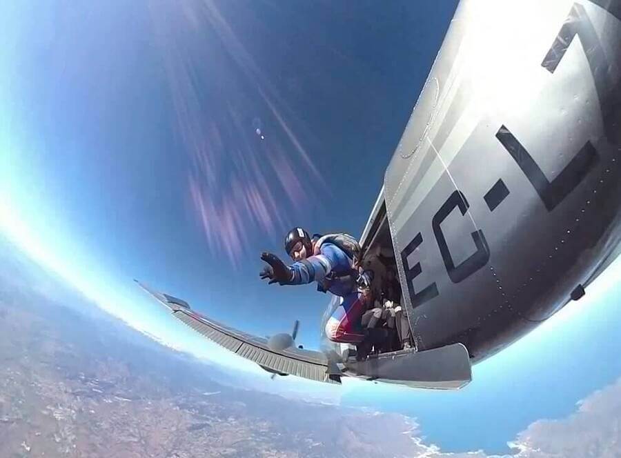 Indoor skydiving s virtuální realitou