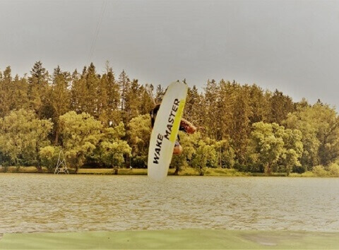 Wakeboard na vleku pro rodiče a 2 děti