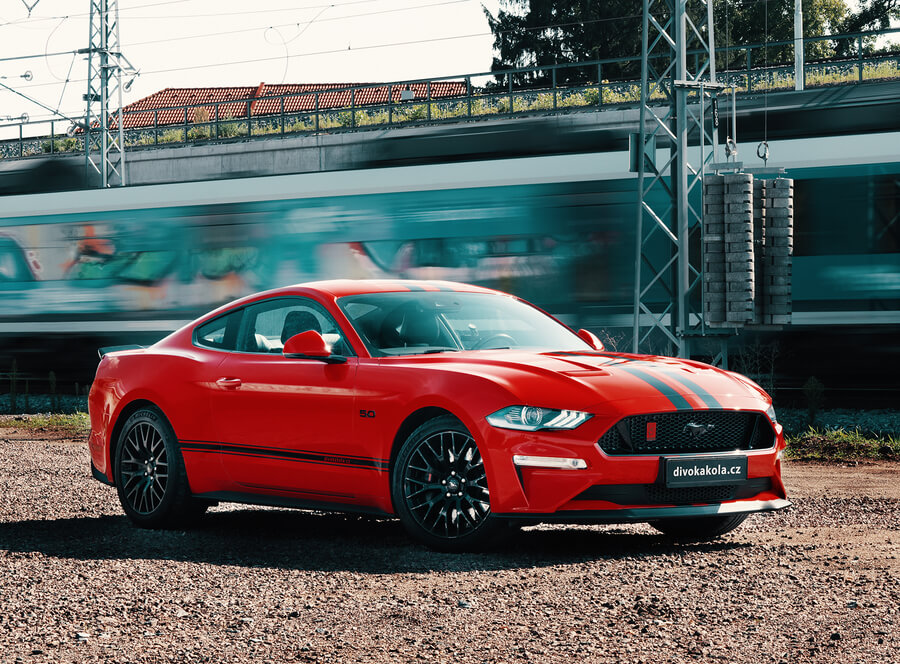 Jízda ve Fordu Mustang Coyote V8 ve Stéblové