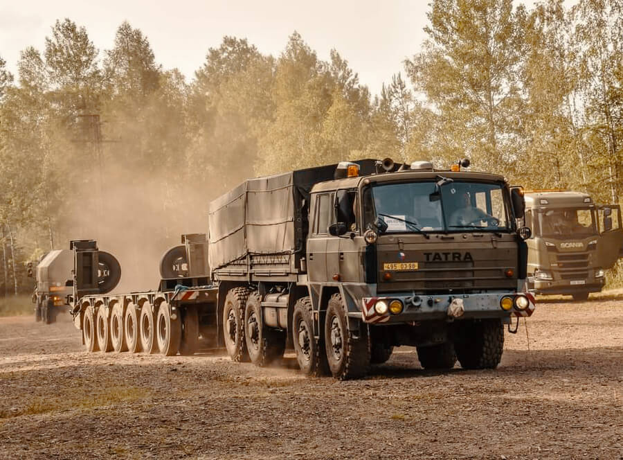 Řízení vojenského nákladního vozu Tatra 815