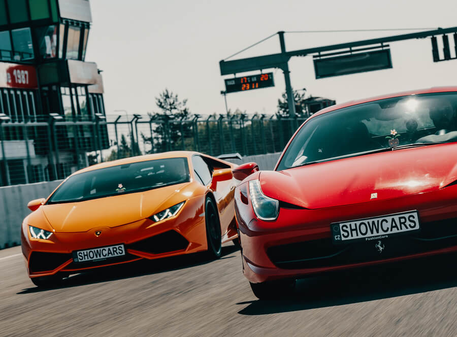 Jízda v Lamborghini nebo Ferrari na Masarykově okruhu