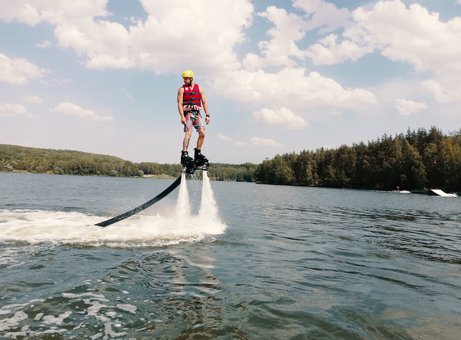 Flyboarding na Hostivařské přehradě