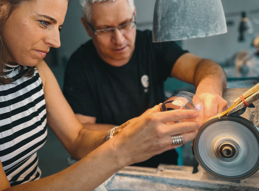 Brusičem skla na zkoušku