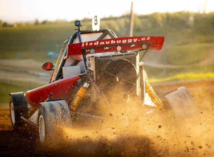 Jízda v závodní buggy na uzavřené trati