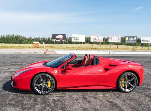 Jízda ve Ferrari na plný pecky!