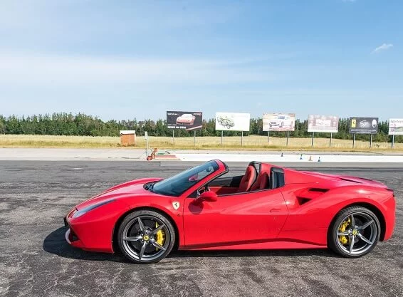 Jízda ve Ferrari 488 Spider - 3 kola