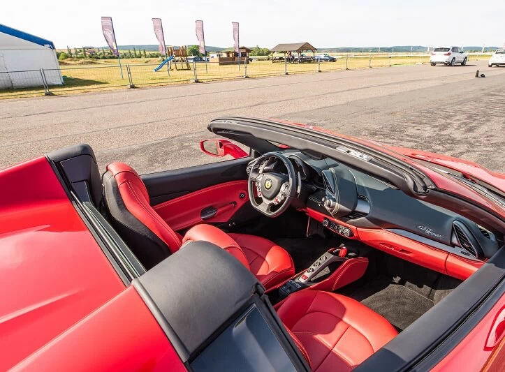Jízda ve Ferrari 488 Spider - 3 kola
