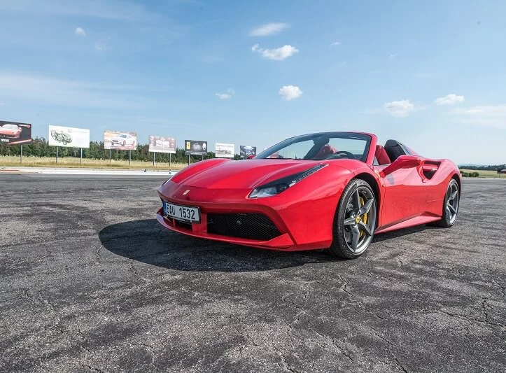 Jízda ve Ferrari 488 Spider - 2 kola