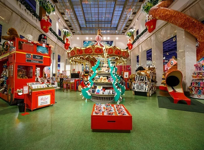 Den v hračkářství Hamleys Praha | Allegria-Firma na zážitky