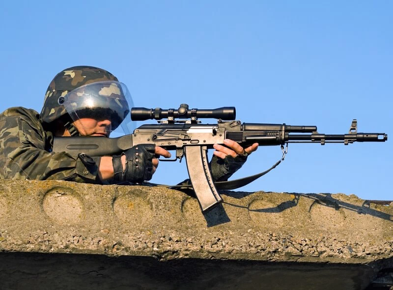 Night sniper - micro odstřelovačka s puškohledem