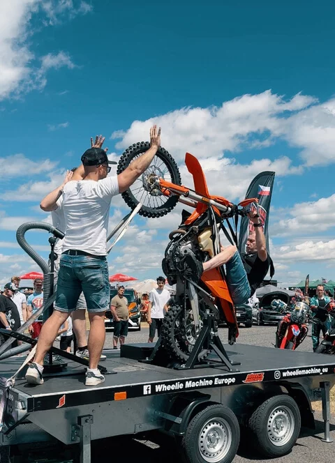 Kurz jízdy po zadním kole na trenažeru