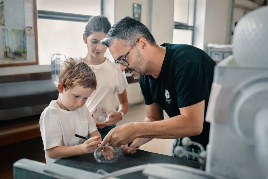 Brusičem skla na zkoušku