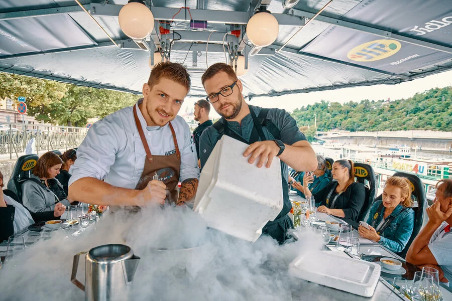 Degustační večeře v oblacích pro dva