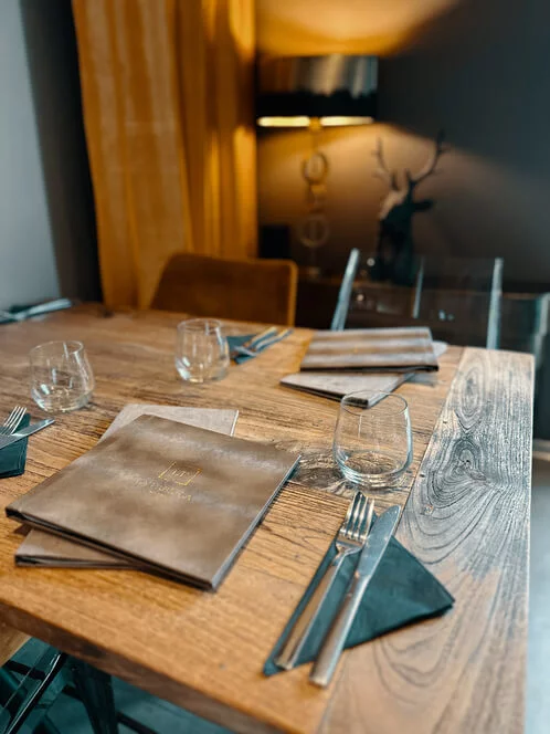 Degustační večeře v La Fabrica bistro s lahví vína