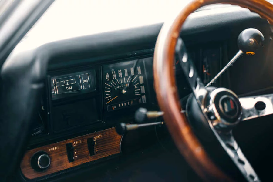 Pronájem amerického veteránu: Dodge Charger nebo Buick Riviera