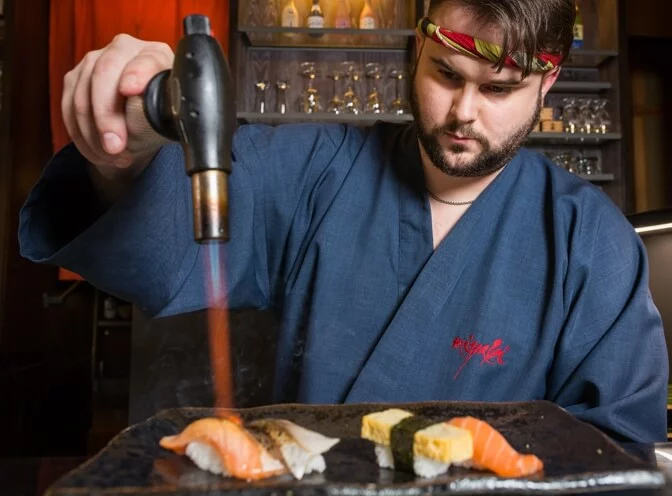 Profesionální příprava sushi pro dva