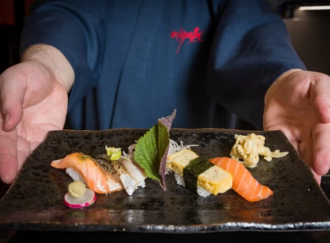 Profesionální příprava sushi pro dva