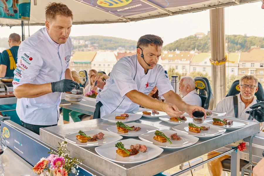 Degustační večeře v oblacích pro dva